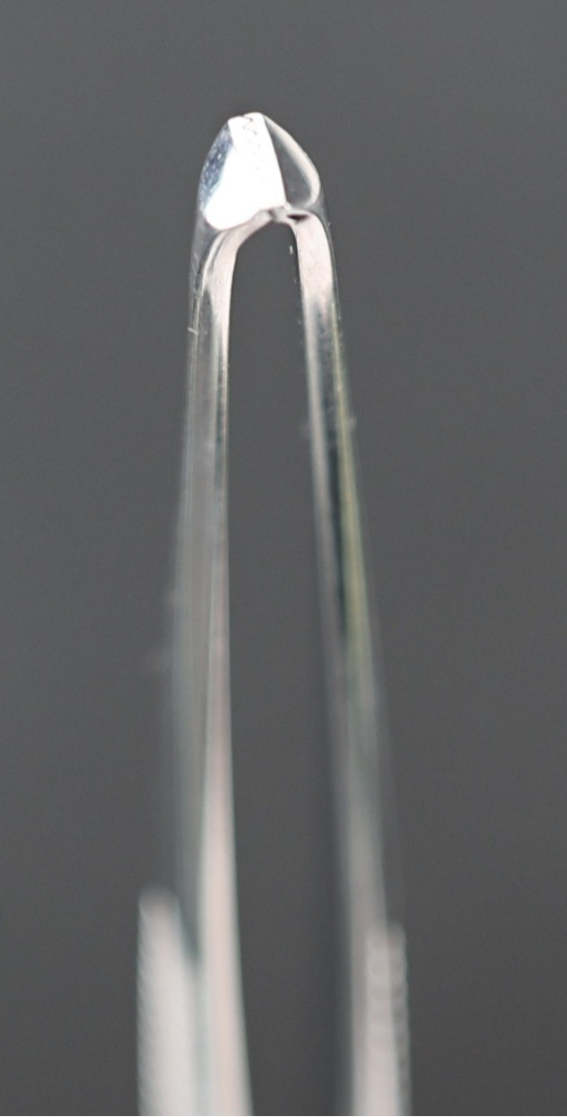 Storz E1562 Graefe Fixation Forceps, Wide 4.5mm 6×6 Teeth Jaws, 108mm (4.3″)
