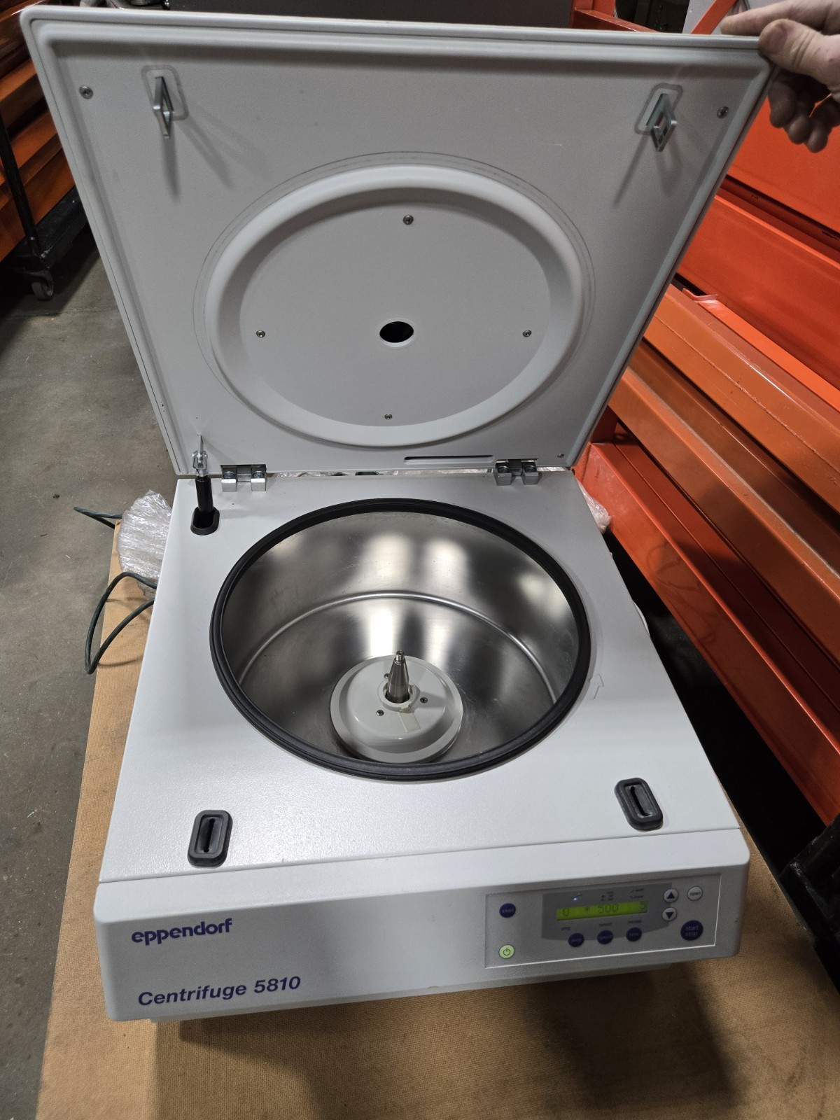 Eppendorf 5810 R 5810R Refrigerated Centrifuge-no rotor