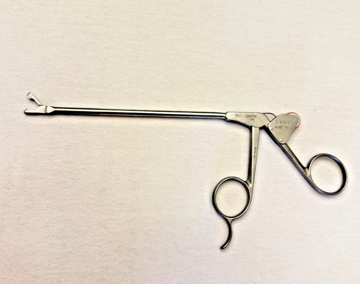 SHUTT- Linvatec 18.10016 2.5 mm Straight Slotted Suture Punch Arthroscopy