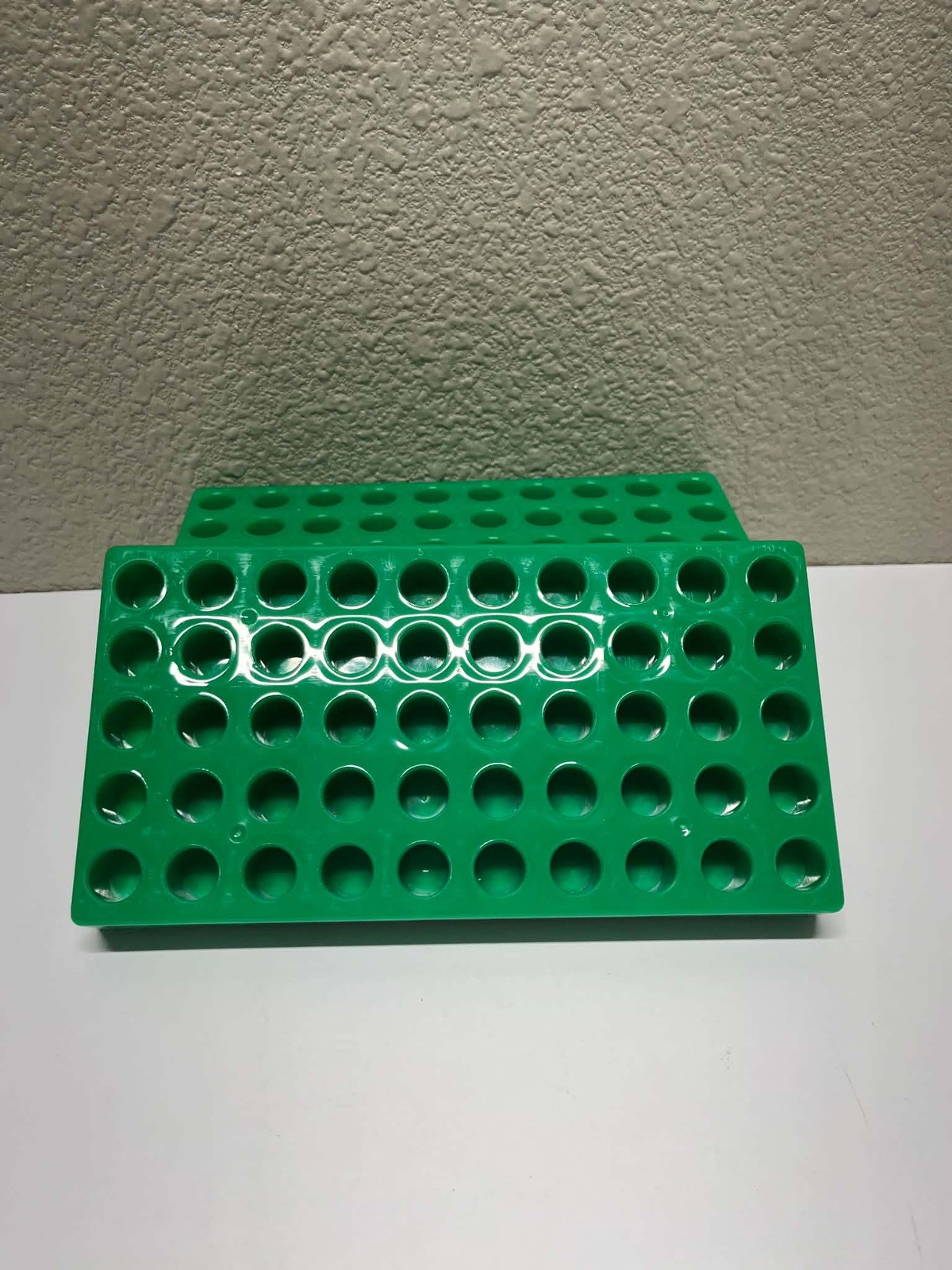 50-well green polypropylene (PP) vial racks designed for 2ml autosampler vials