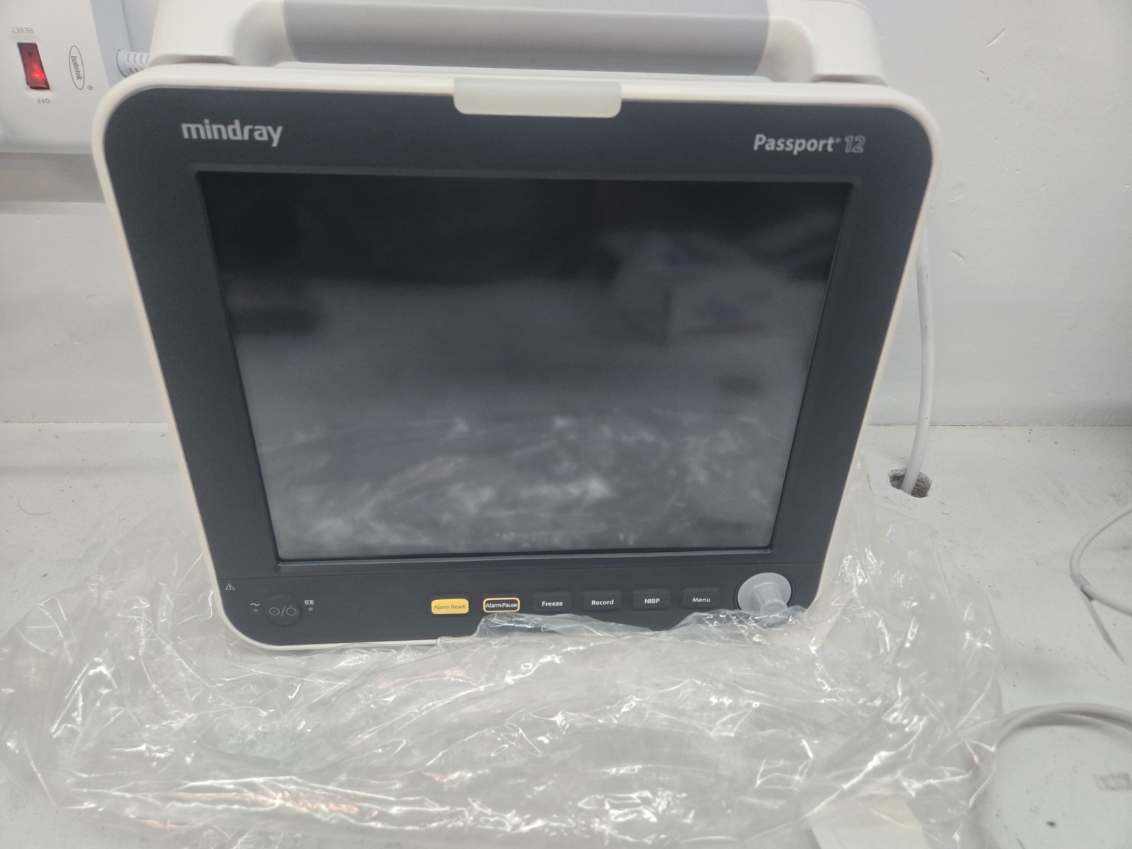 Mindray passport 12 6105F-PA0024 – NEW W/ ALL ACCESSORIES INCLUDED