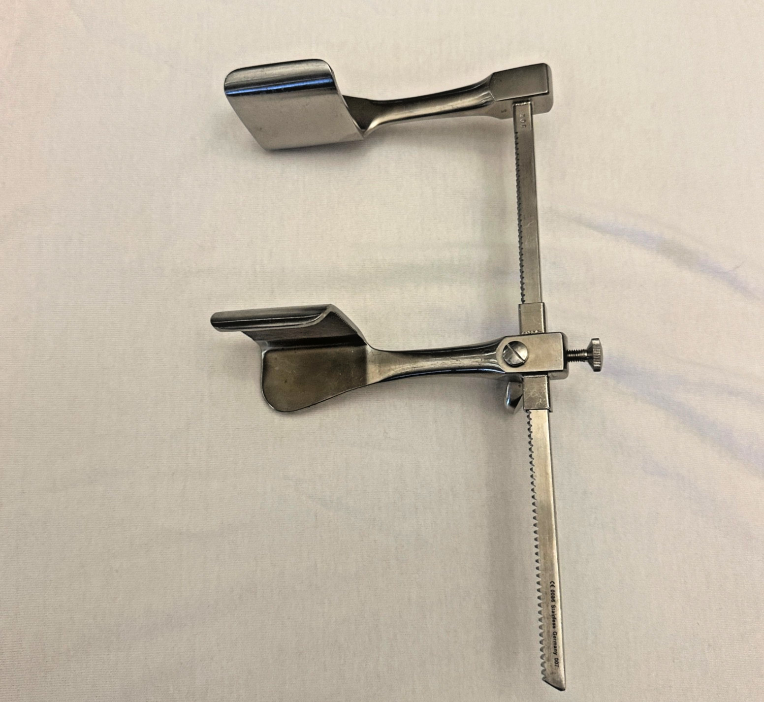Codman 50-8064 Tuffier Rib Retractor Spreader 1¾” x 2″ Blades