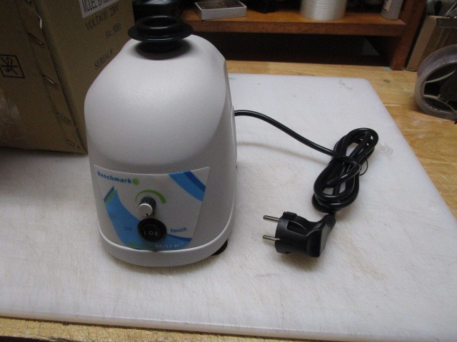 BENCHMARK VORTEX Mixer BV1000E 230VAC 50Hz 0.75A Vortex Mixer *EU POWER PLUG*