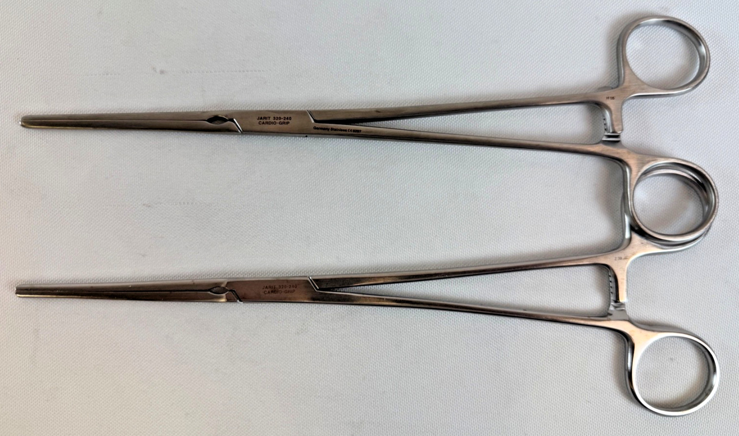 Pair of Jarit Integra 320-240 Glover Coarctation Clamp 1×2 Teeth 10.2″ CVOR