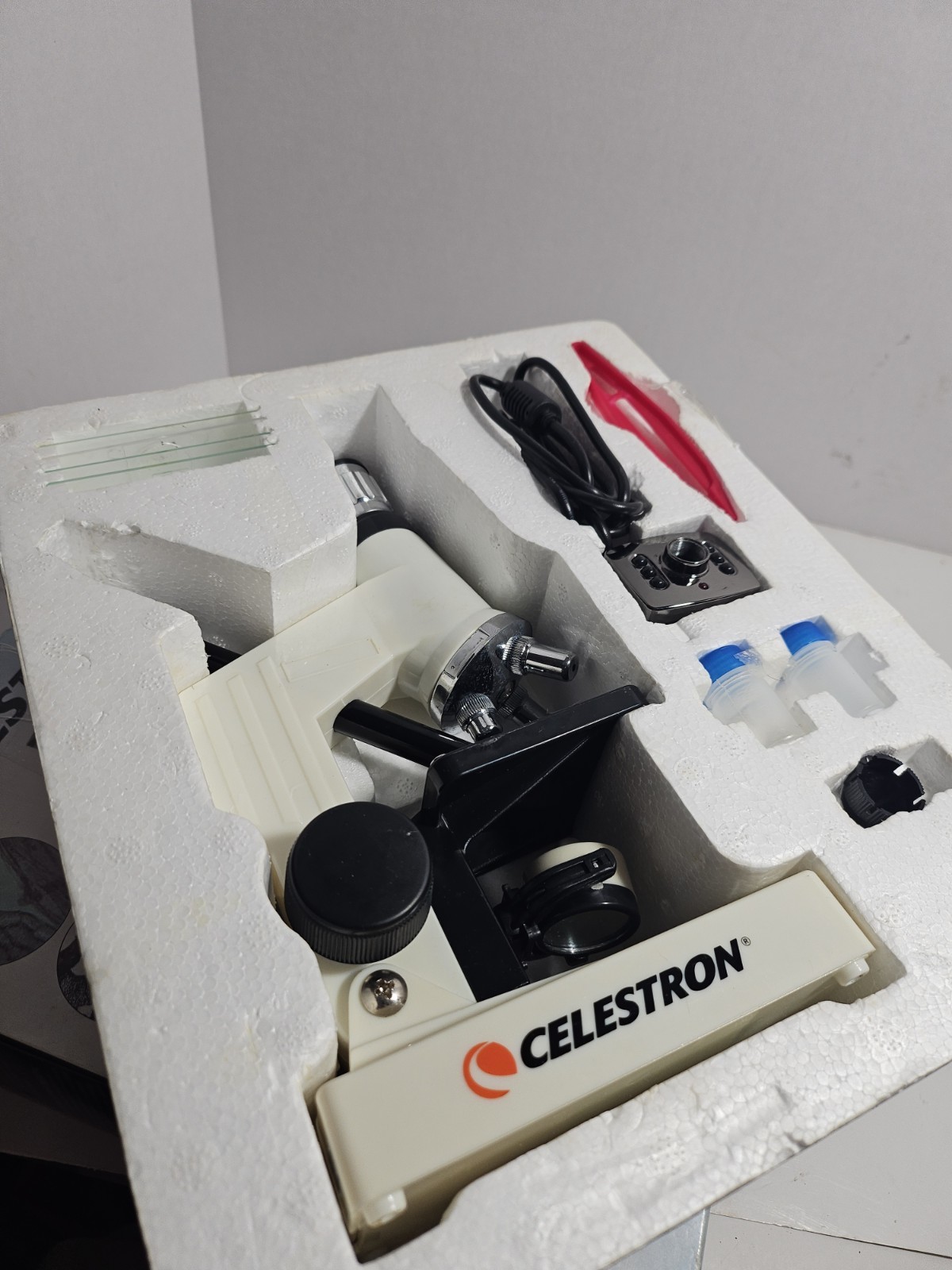 CELESTRON 44320 Digital Microscope Kit- White, OPEN BOX, COMPLETE