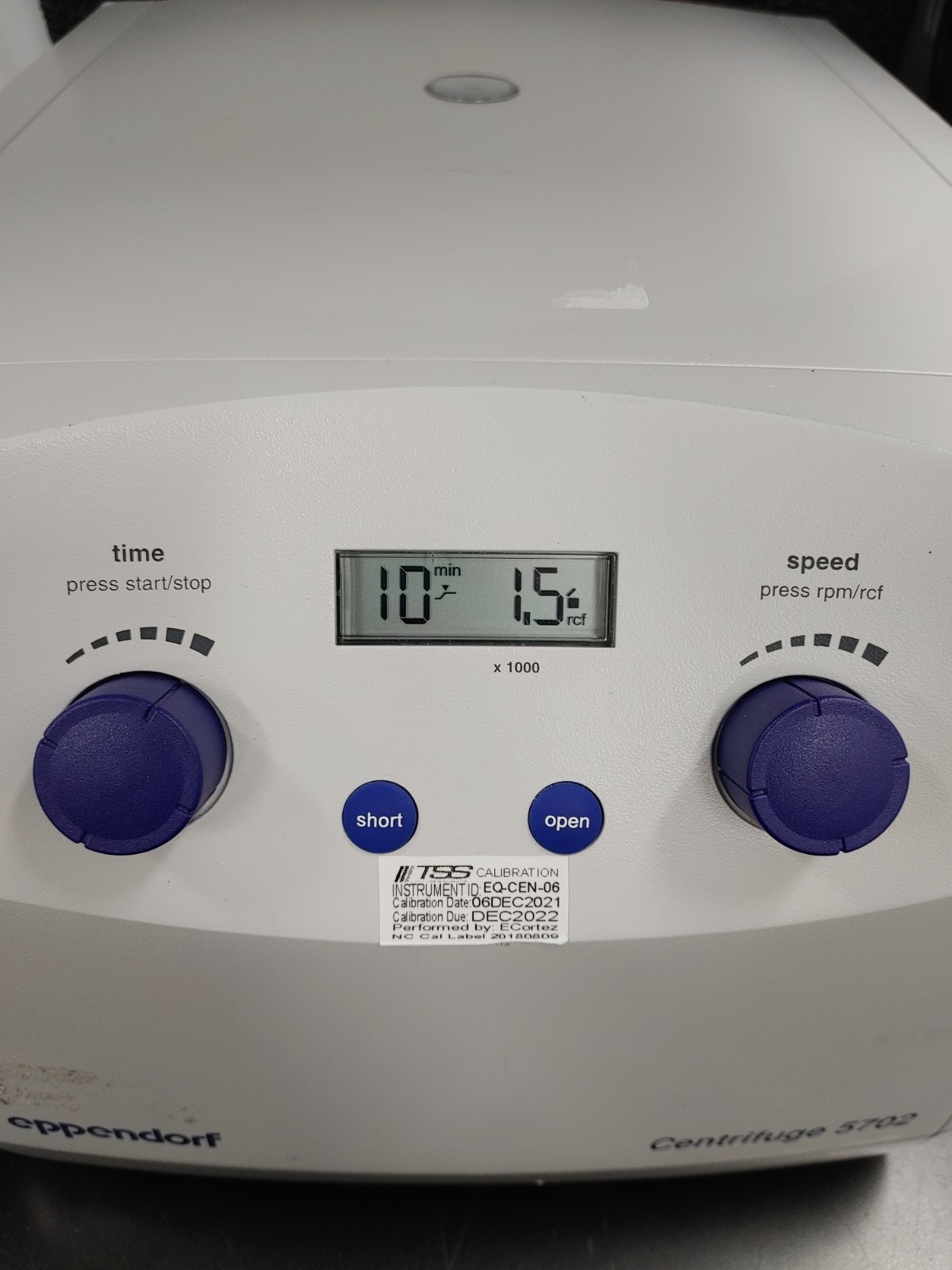 EPPENDORF 5702 Low Speed Centrifuge No Rotor