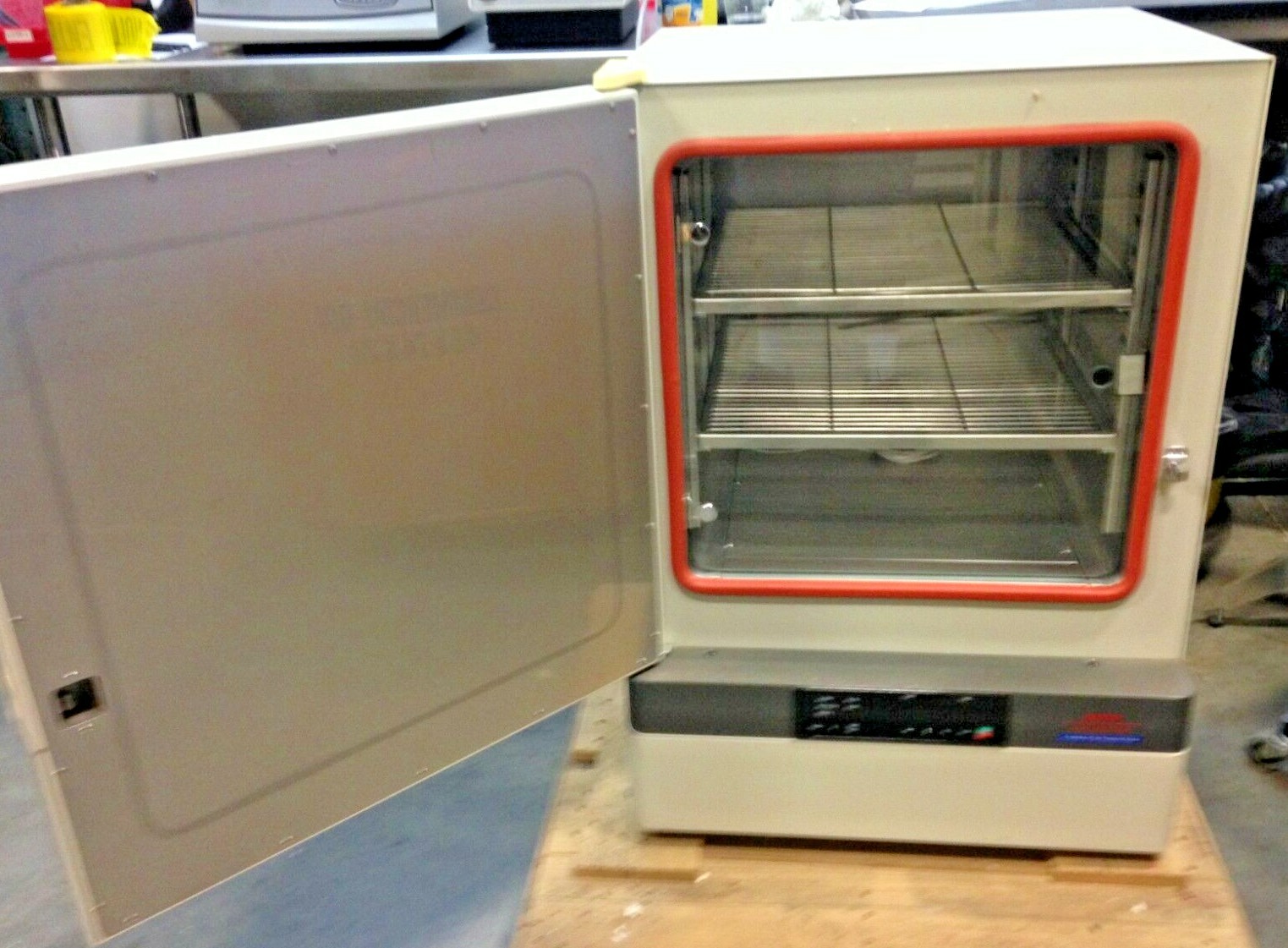 Sanyo MIR-162 Gravity Convection Incubator