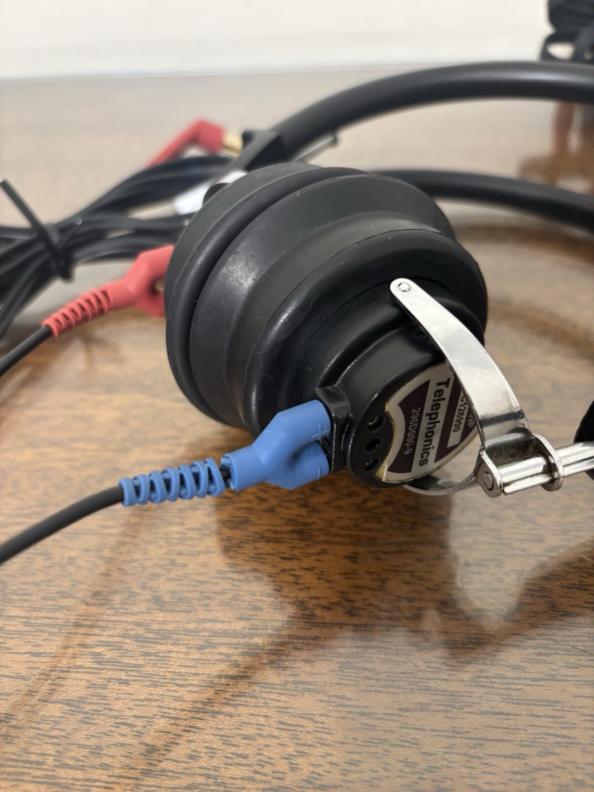 Earscan 3 Audiometer (ES3) with Headset, Response Bottom, AC Adapter & Cords