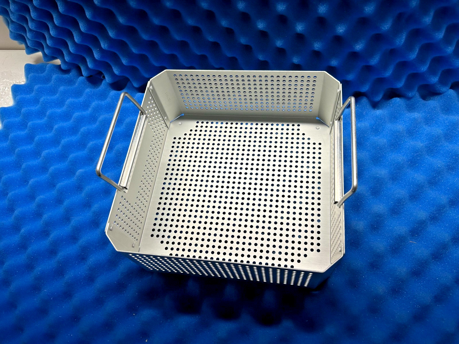 CASE MEDICAL MEDITRAY BSKH04 4″ STERILIZATION HALFBASKET ALUMINUM 9.5″X9.5″X3.9
