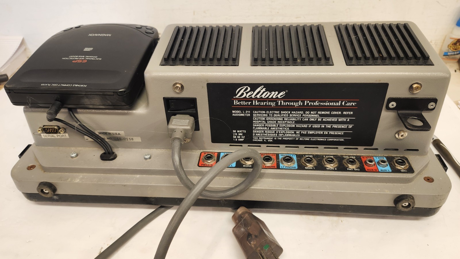 Beltone Master Hearing Audiometer L-211 W/ Headphones Mic Etc. Look