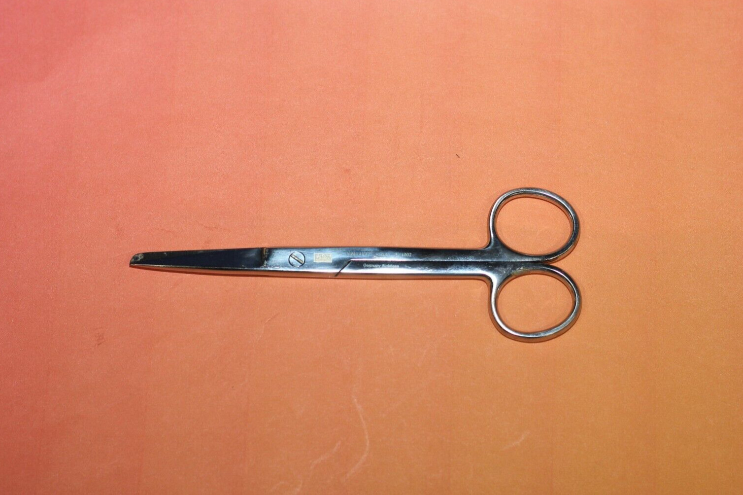 V.Mueller Suture Scissors SU1992, Straight. Sharp/blunt, 5-3/4in