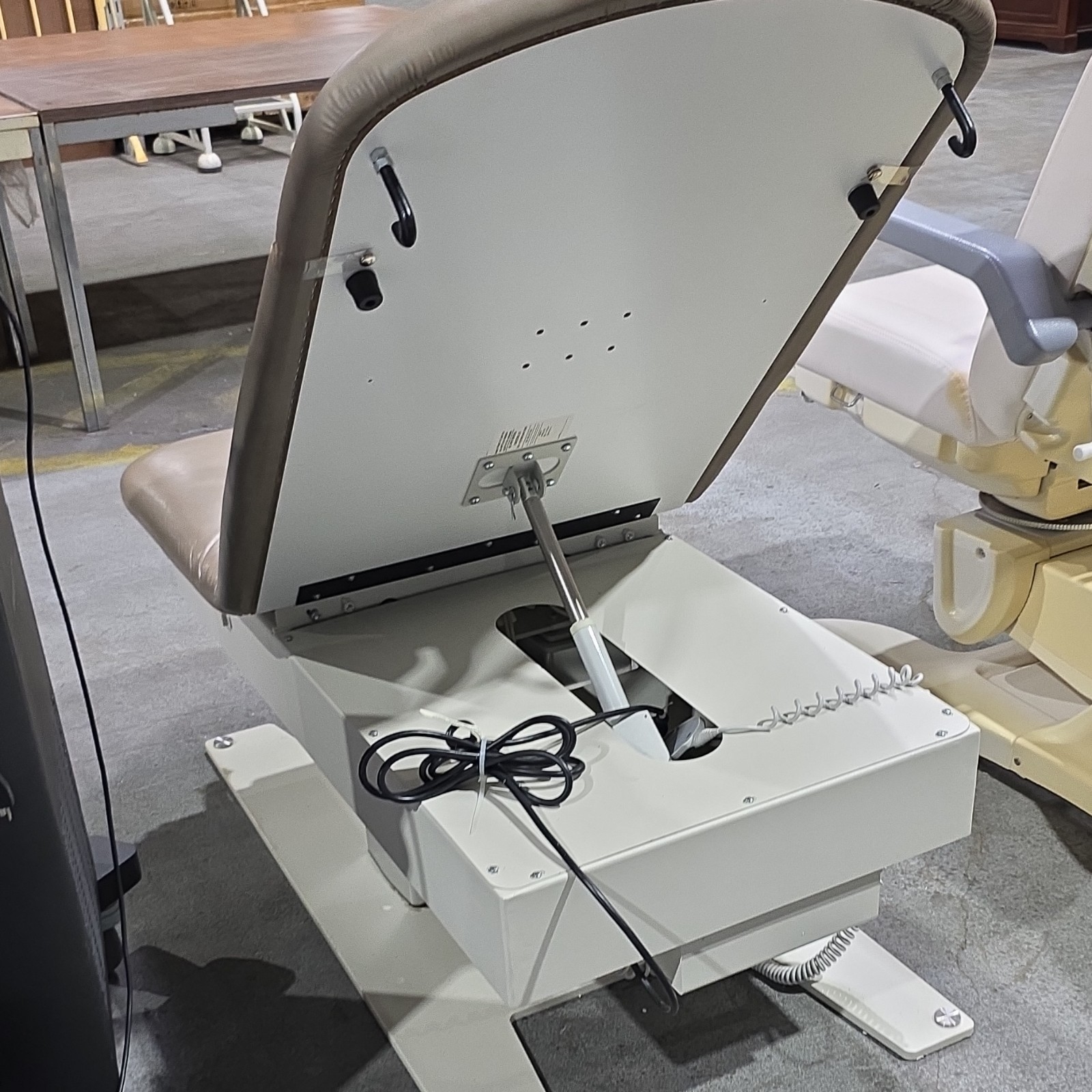 LINAK Electric Examination Table BL141HA11400A Adjustable Backrest, Beige