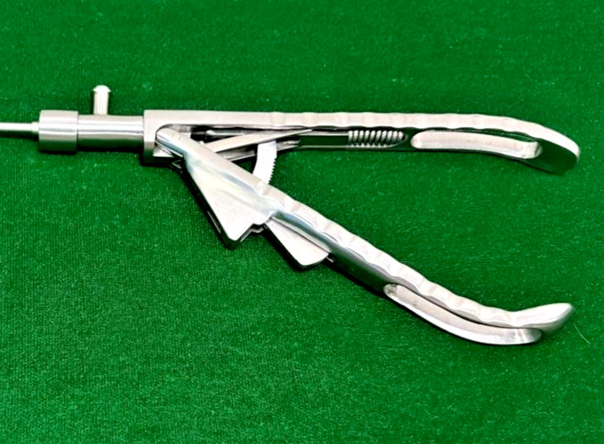 Laparoscopic Pediatric Needle Holder Straight Jaw 3mmx330mm Reusable Instruments