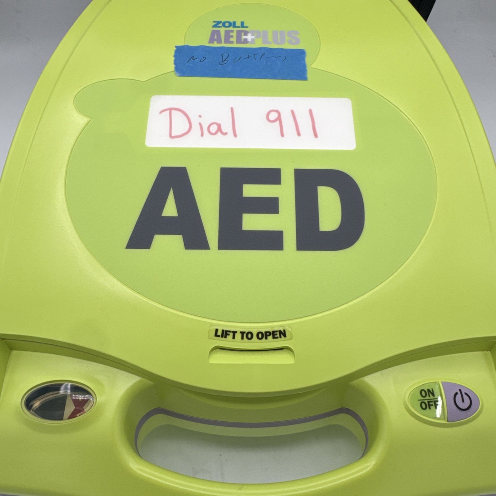 Zoll AED Plus Defibrillator with Pads Carry Case / No Batteries