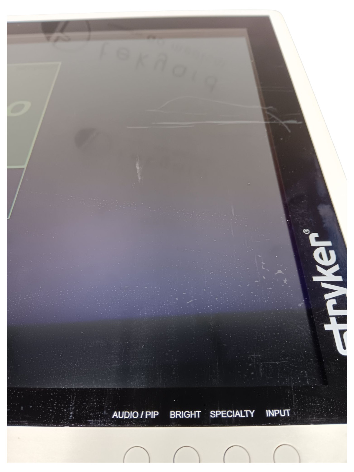 STRYKER 26″ VISIONPRO SYNK LED WIRELESS SURGICAL DISPLAY, NO POWER SUPPLY