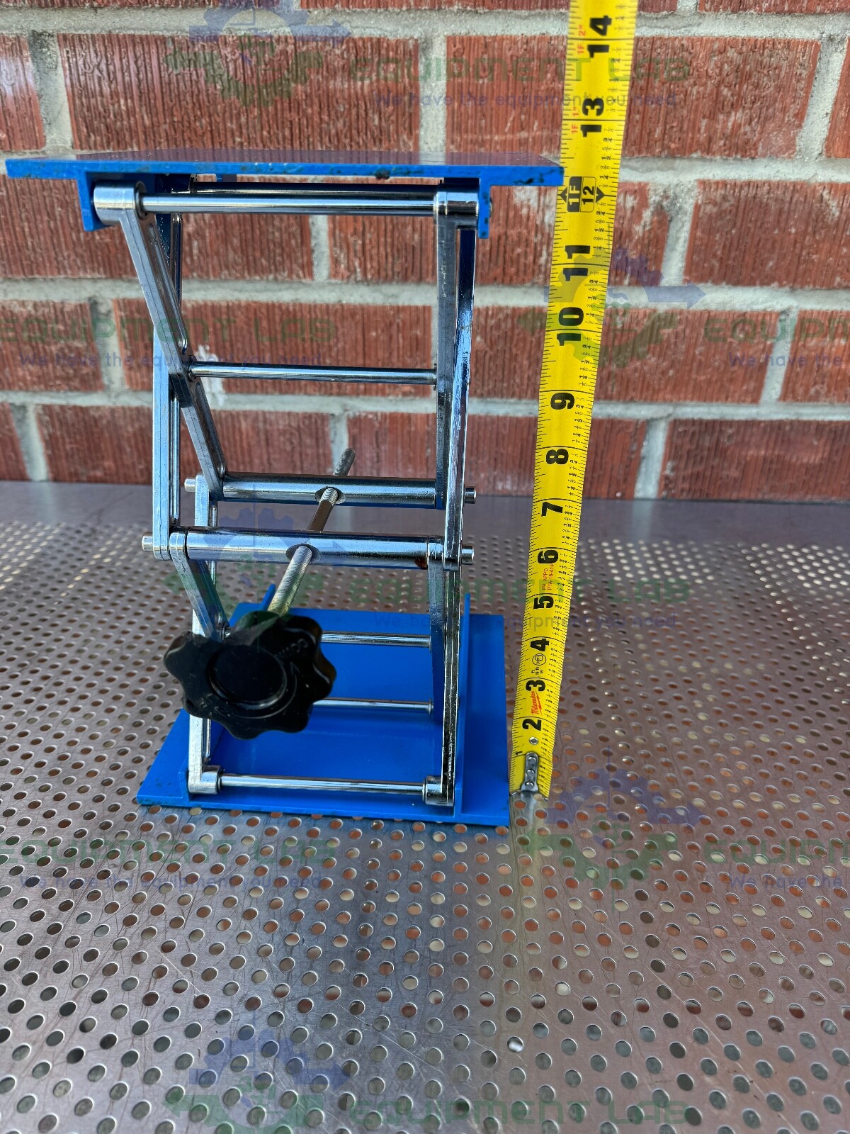 Unknown 8″ x 8″ x 12″ Table-Top Lab Jack