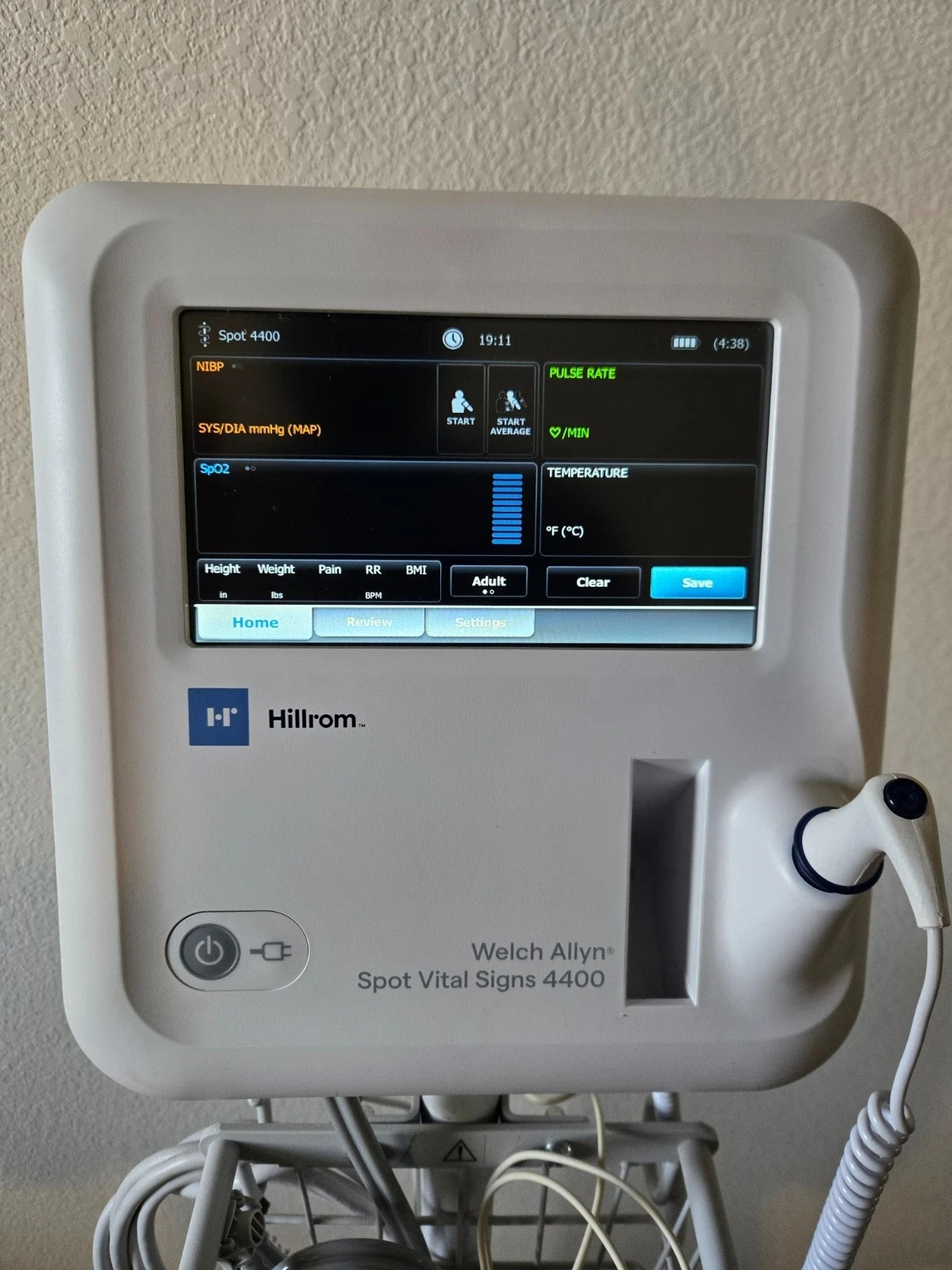 Welch Allyn/ Hillrom Spot Vital Signs 4400 Device w/ NIBP, SPO2 & Thermometer