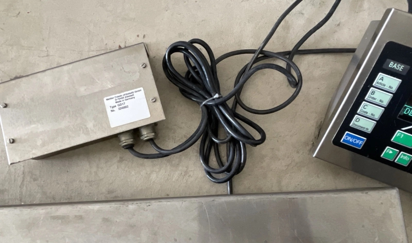 METTLER TOLEDO MODEL 2097 SCALE PLATFORM & ID7 WEIGHING TERMINAL 0.05-400LBS RAN