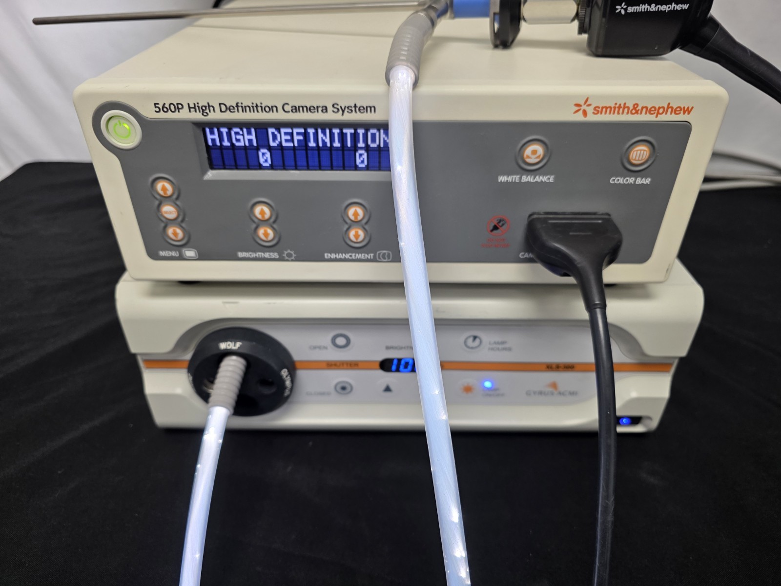 Smith & Nephew 560P HD Camera System w/ Light Source, 21″ Monitor & Scope (GOOD)