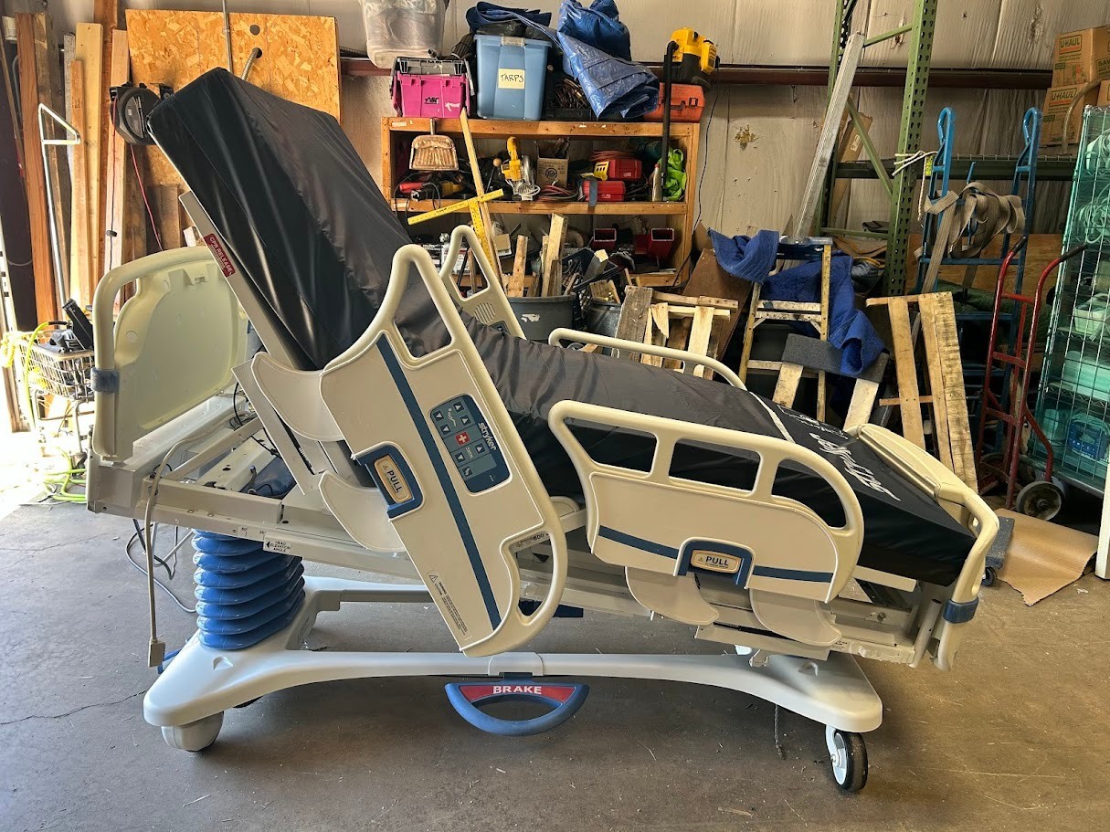 Stryker 3002 S3 Fully Electric 500 lbs Hospital Bed w/ End Cap Controls, Scale