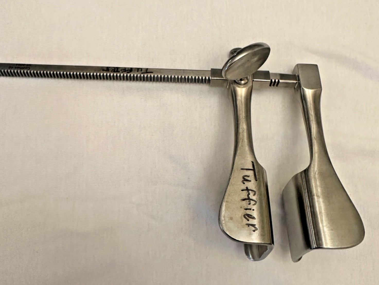 Codman 50-8064 Tuffier Rib Retractor Spreader 1¾” x 2″ Blades