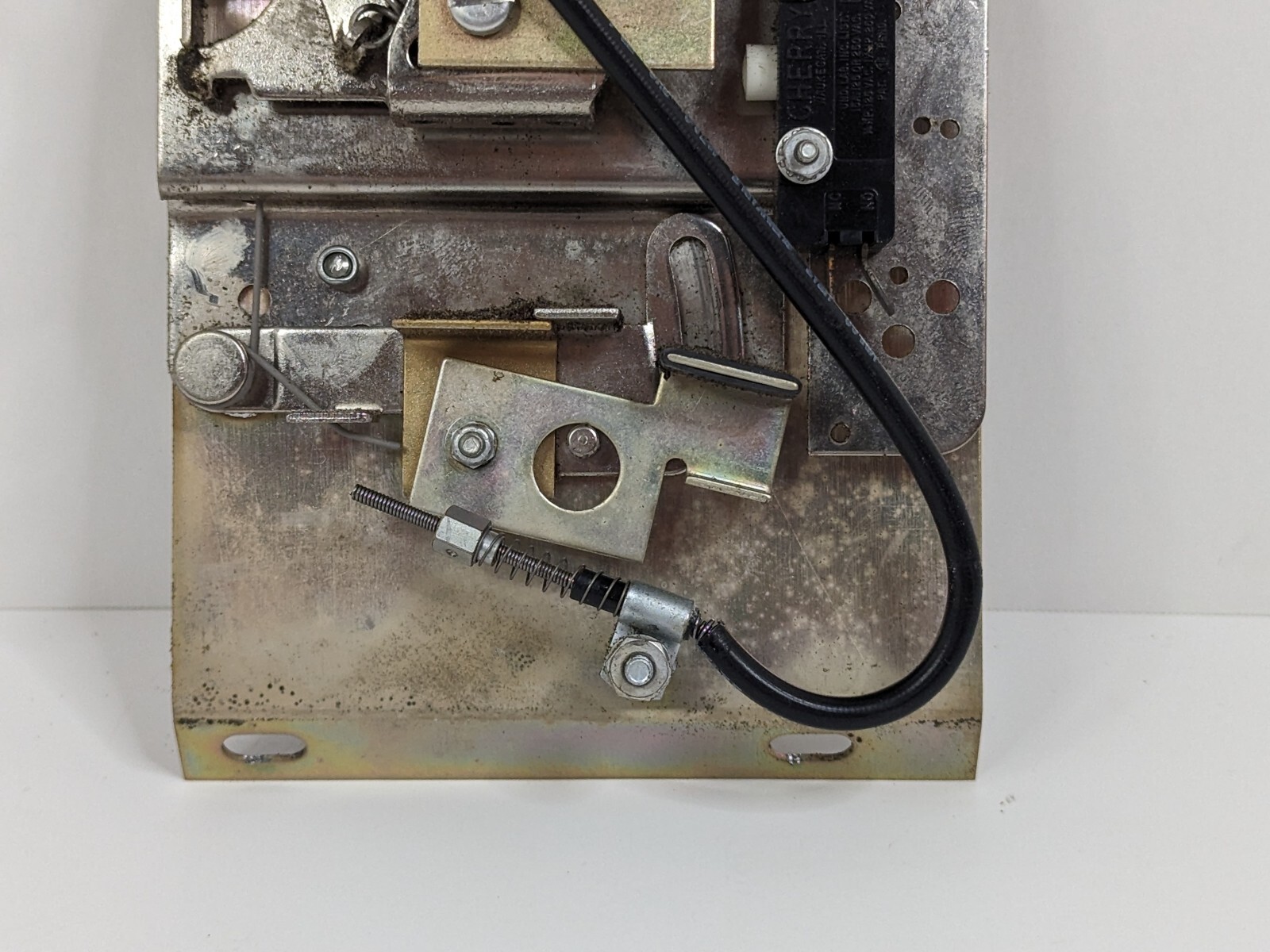 Beckman Centrifuge TJ-6 Replacement Lock/Unlock Latch Assembly