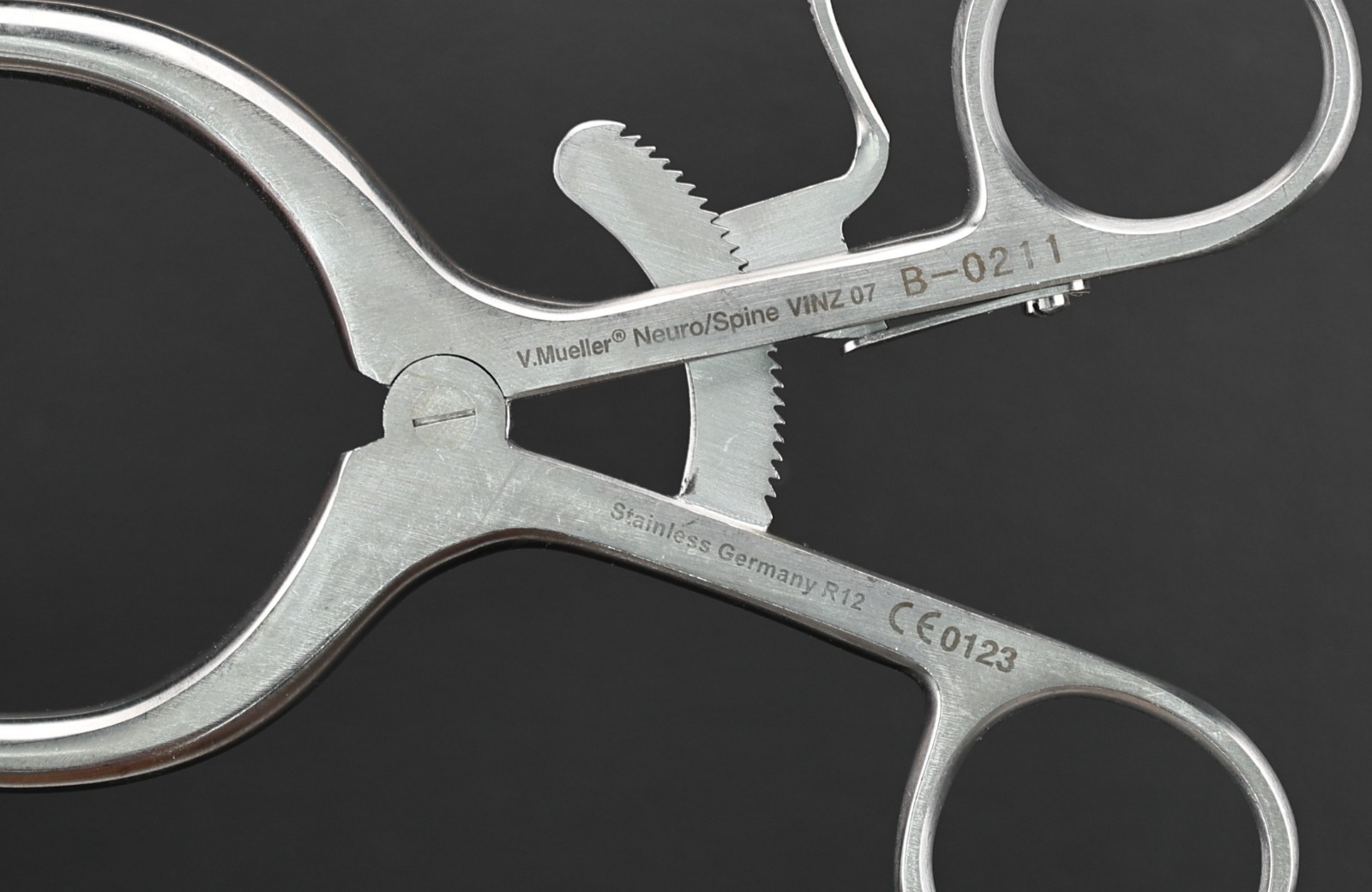 V Mueller B-0211 Williams Discectomy Retractor, 19x70mm Blade, Pronged, 7.25″