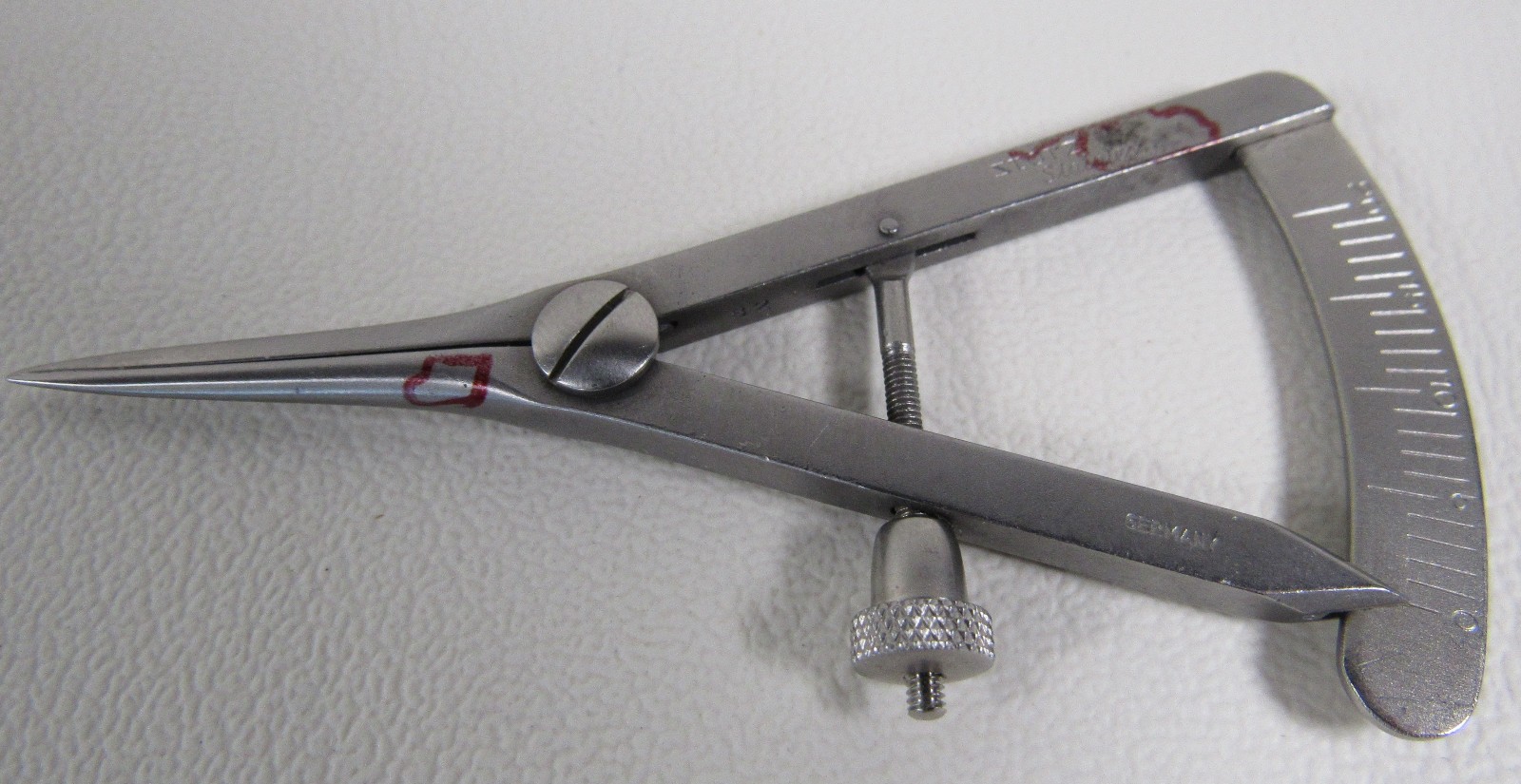 Storz E-2404 Castroviejo Caliper Measures 0mm to 20mm Germany 3-1/2″ PITTING