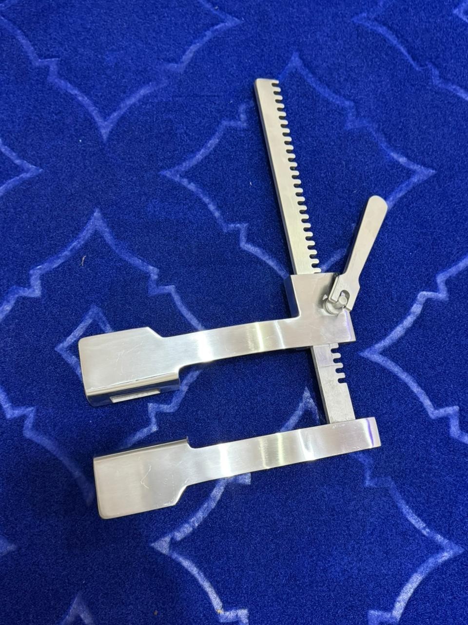 FINOCHIETTO Rib Spreader Straight Arms, 45 Deep x 65 mm Wide Opening 220mm