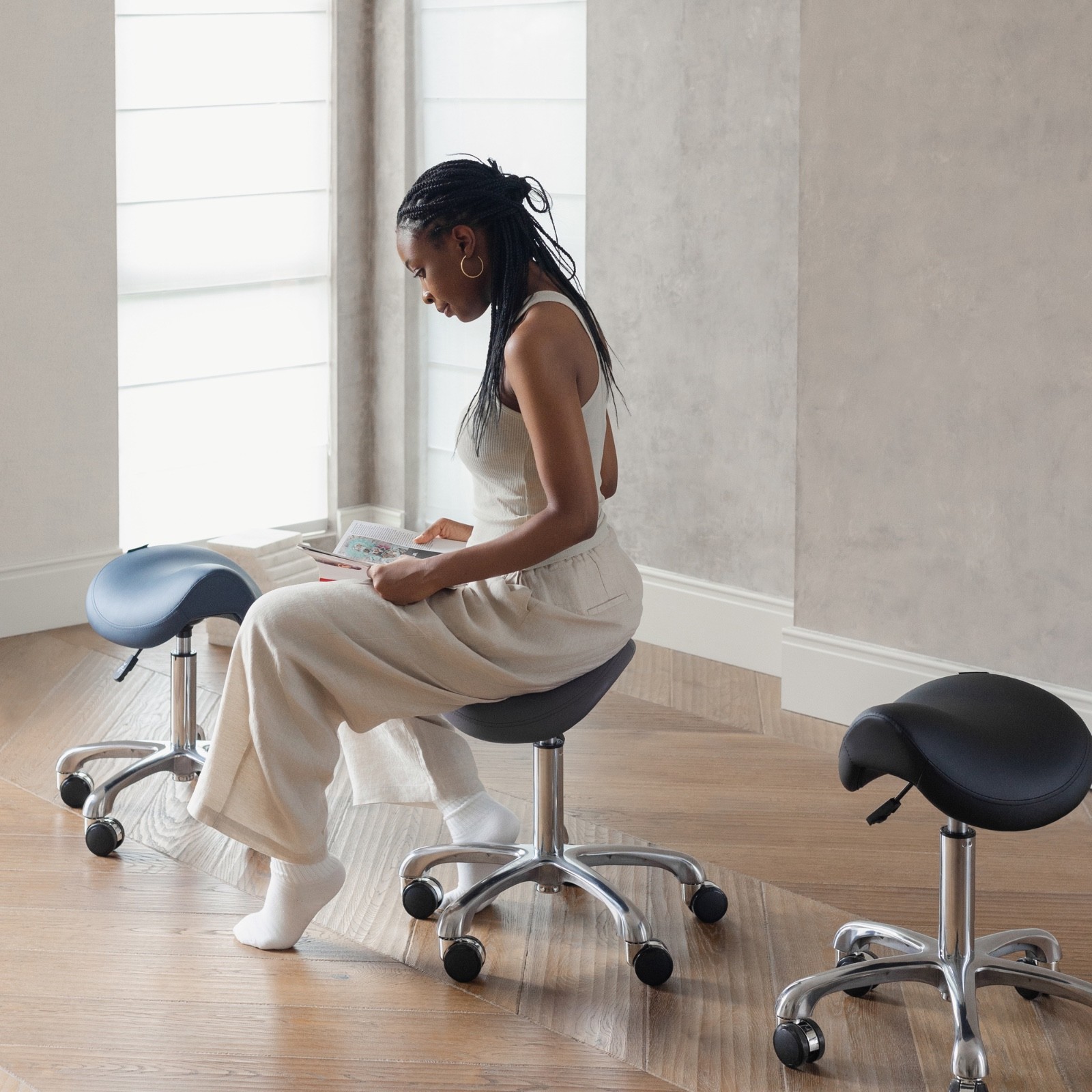 DR.LOMILOMI Saddle Clinic Spa Massage Stool Chair 506 – Open Box