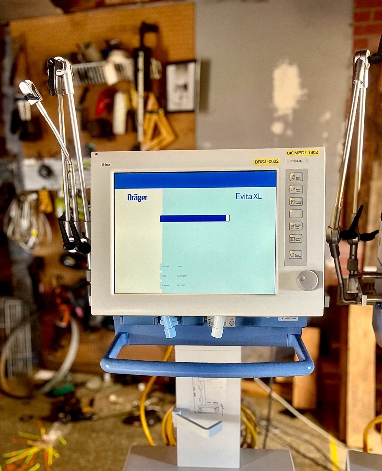 EVITA XL DRAGER VENTILATORS w/ compressor, LOT SALE, 48 flow sensors & more
