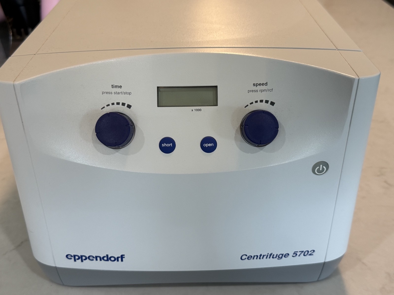 Eppendorf 5702 Centrifuge w/ Rotor A-4-38, 4 Round Buckets & Test Tube Adapters