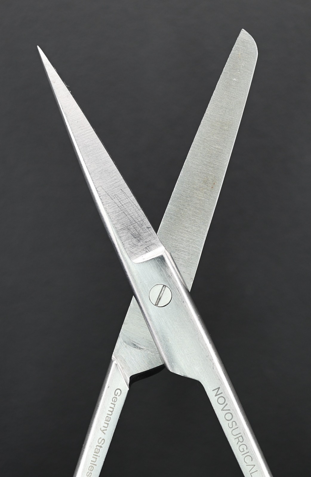 Novosurgical G1417-25 Operating Scissors, Blunt/Sharp, Straight, 5.75″