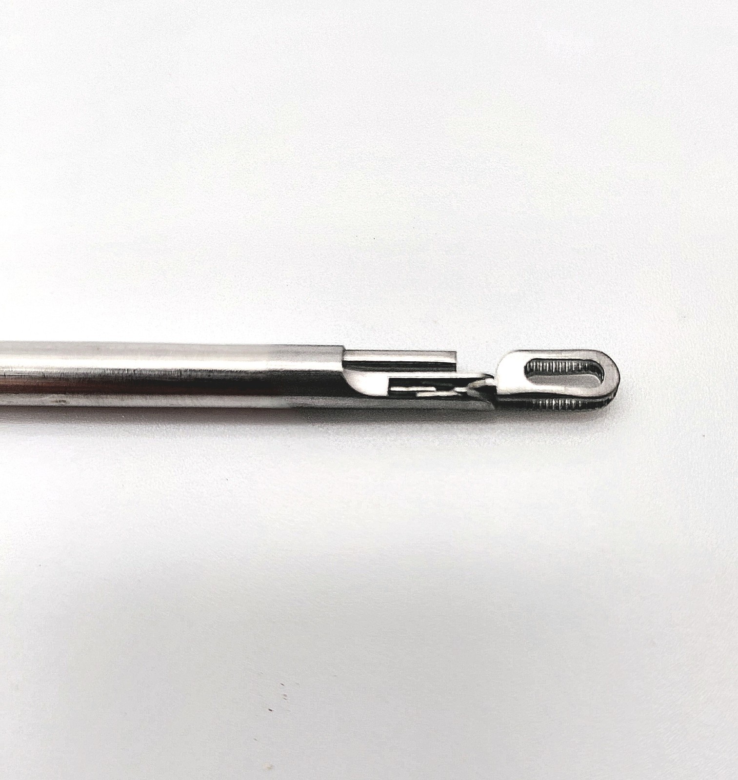 Aesculap PL100R Cholangiogram Clamp w/ Catheter Guide 5mm x 33cm Laparoscopic