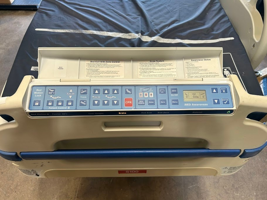 Stryker 3002 S3 Fully Electric 500 lbs Hospital Bed w/ End Cap Controls, Scale