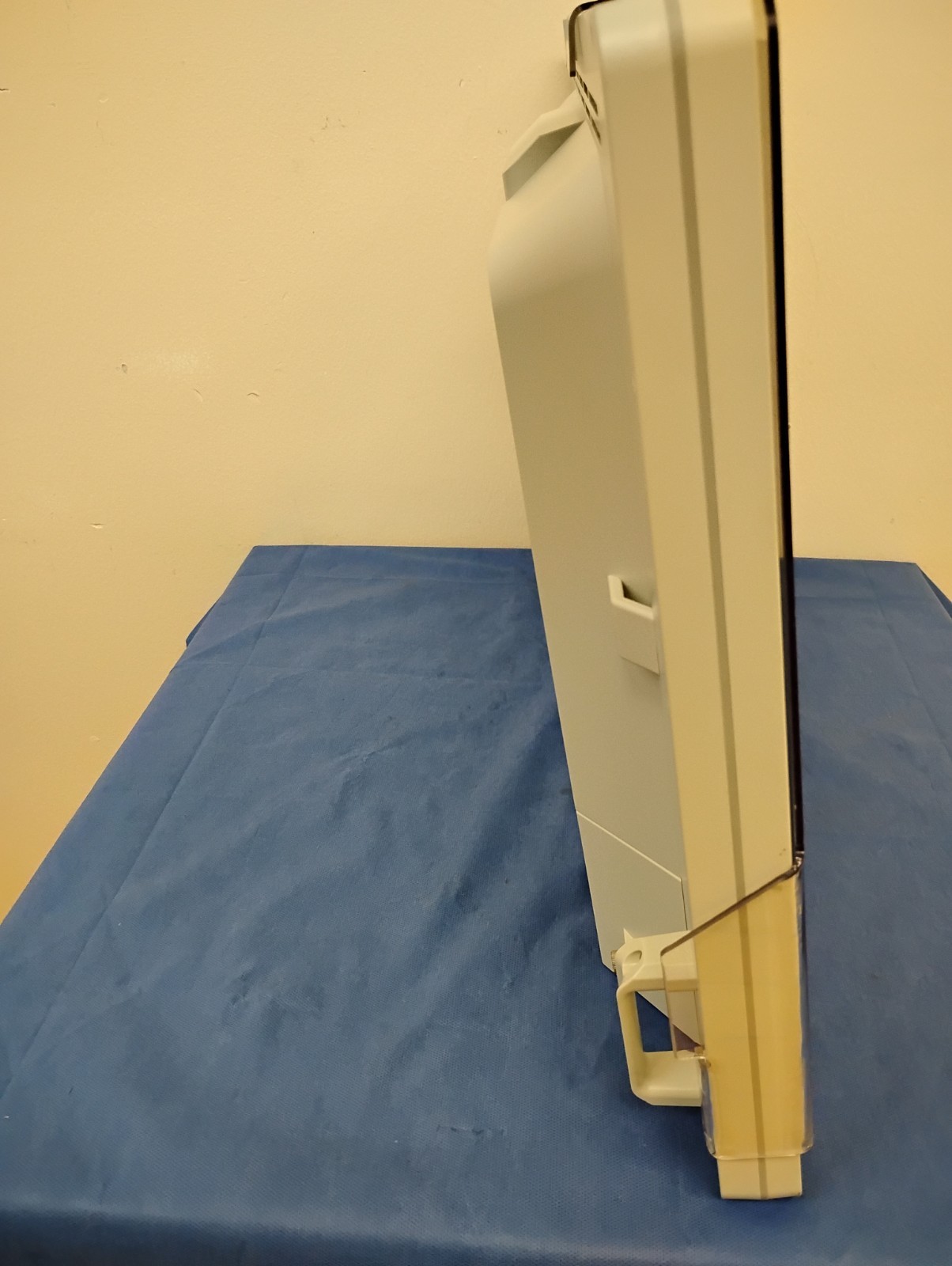 Stryker 26″ VisionPro Wireless Surgical Display –with Power Supply. Best Ship.