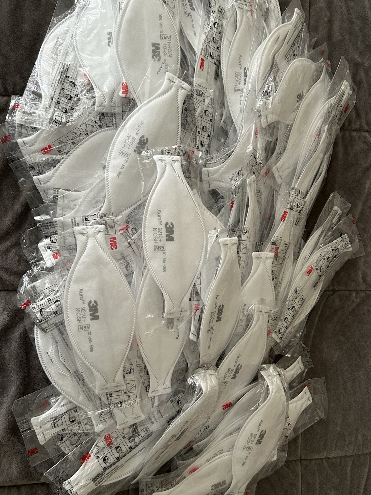 Lot of 100 Count 3M 9210 Aura N95 Face Masks Individually Sealed Group 100 Masks