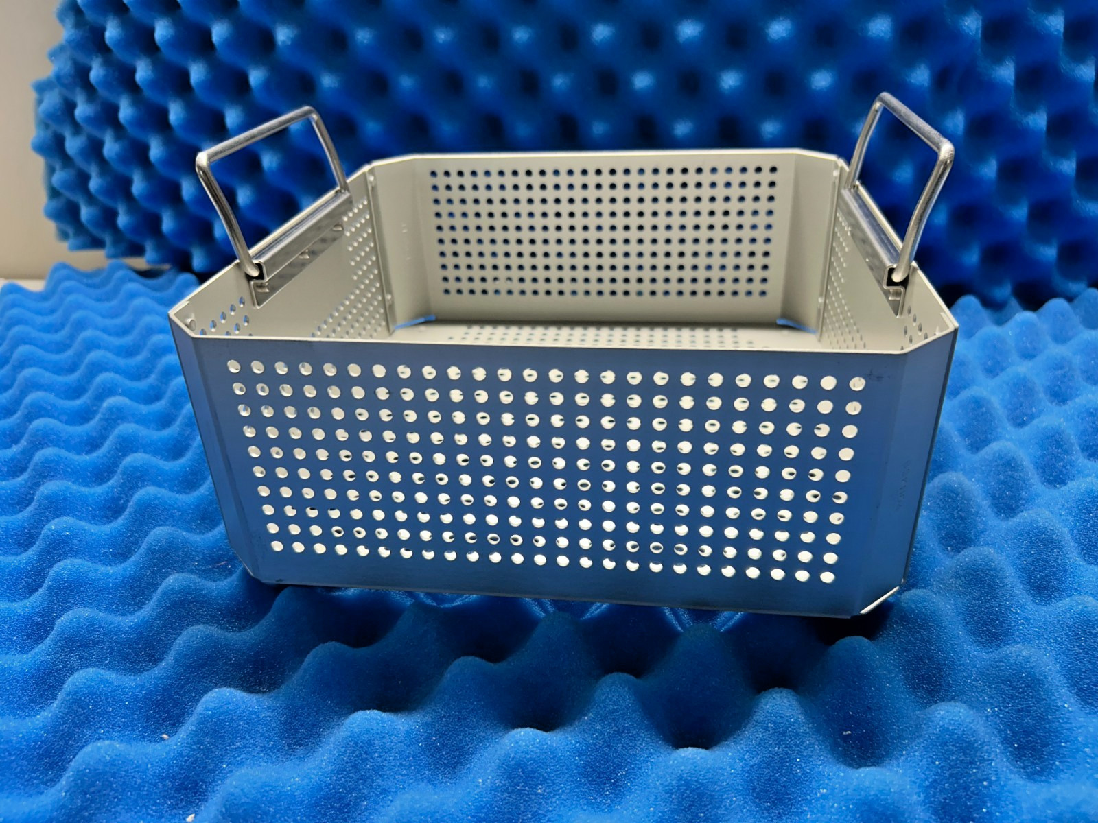 CASE MEDICAL MEDITRAY BSKH04 4″ STERILIZATION HALFBASKET ALUMINUM 9.5″X9.5″X3.9