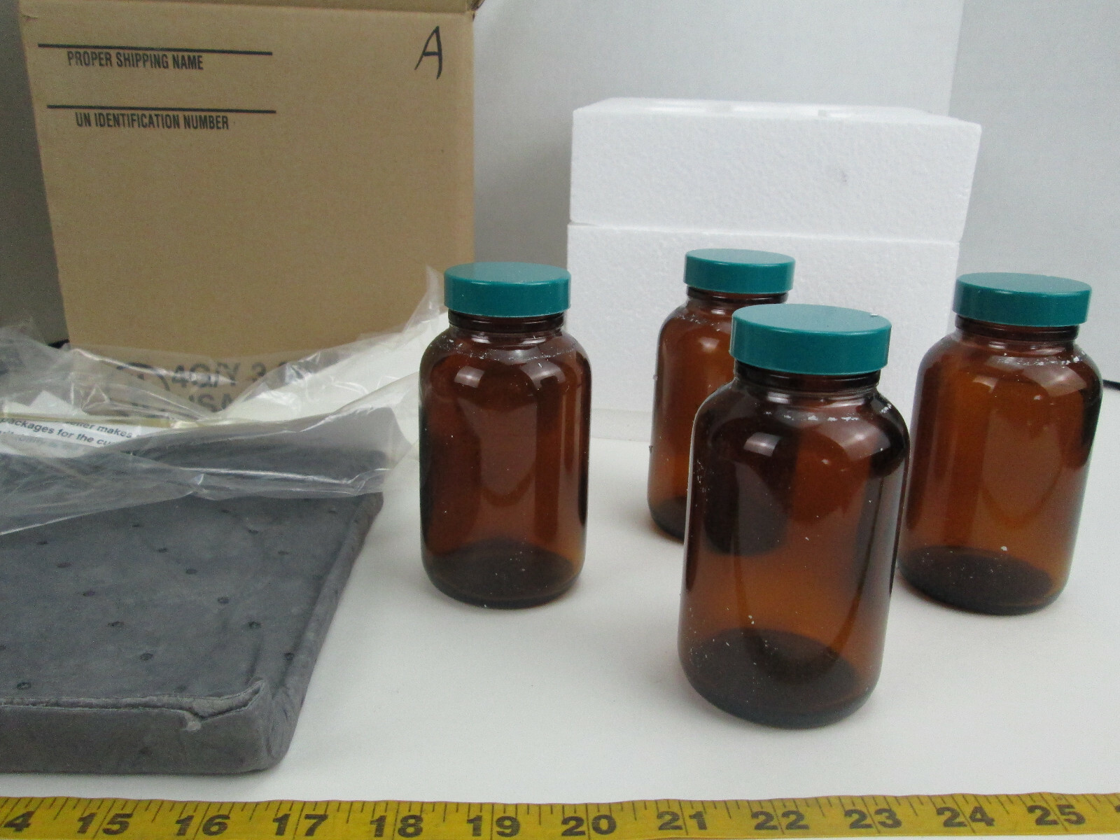 New In Box Lot of 4 SturdeeSeal Glass Bottles Jars with Lids 8oz 8 Ounces SKU A