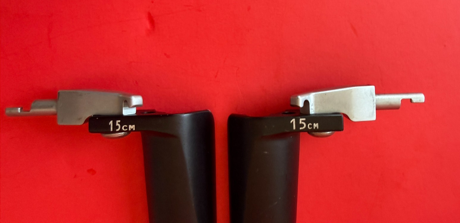 MEDTRONIC THOMPSON 11cm Left and Right OLIF Retractors BLADES ONLY