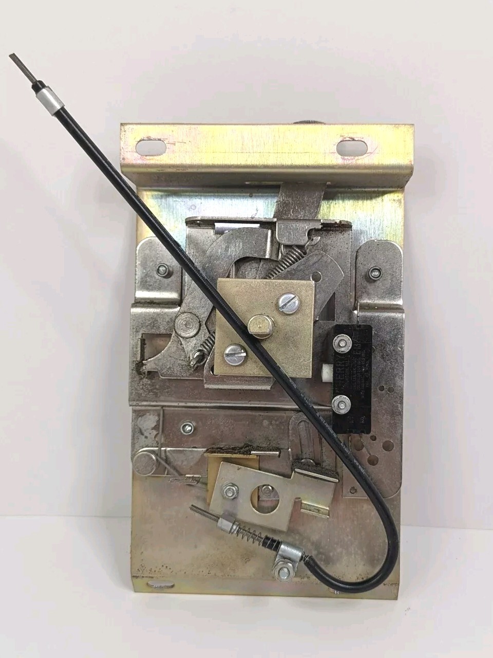 Beckman Centrifuge TJ-6 Replacement Lock/Unlock Latch Assembly
