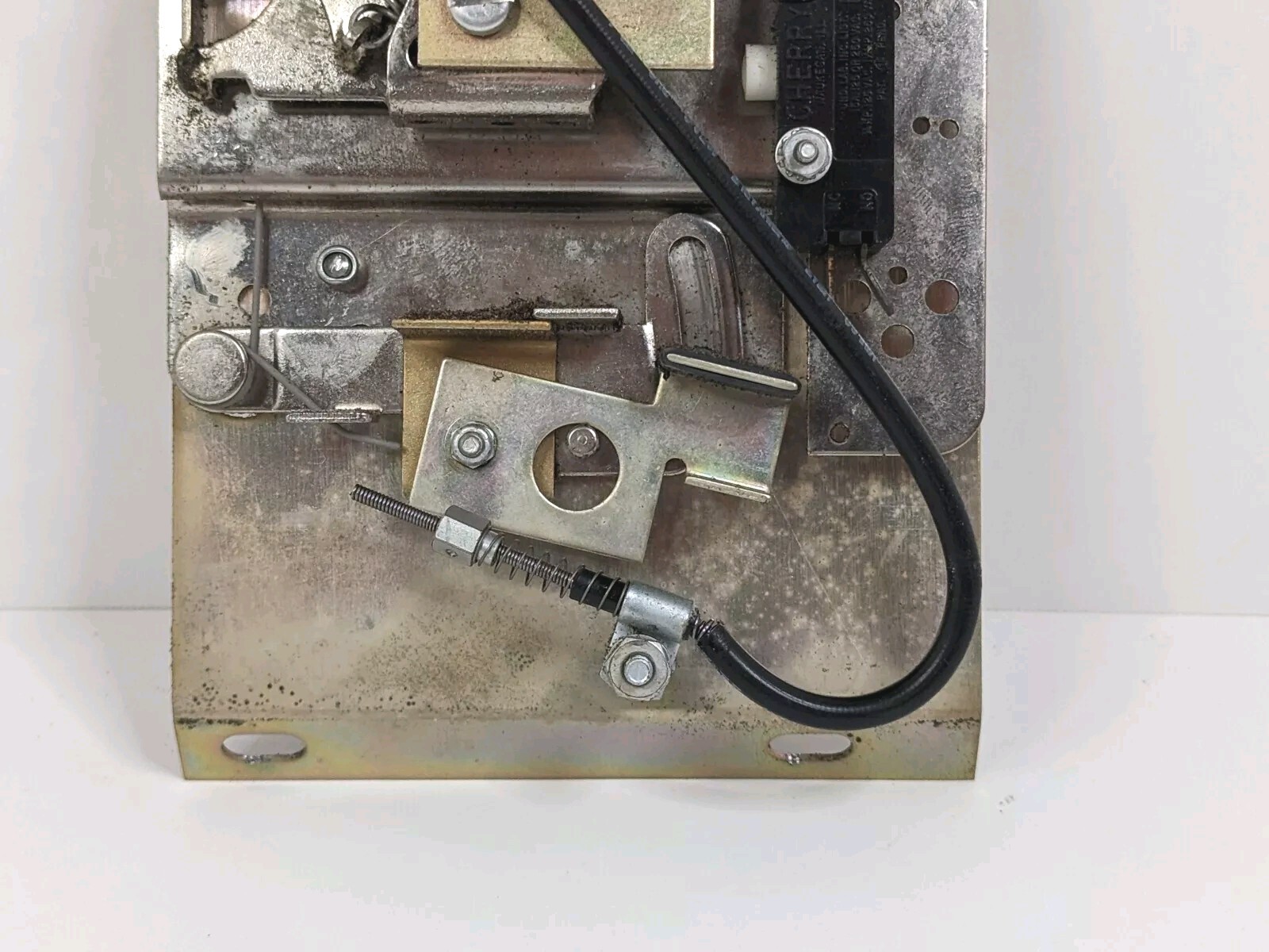 Beckman Centrifuge TJ-6 Replacement Lock/Unlock Latch Assembly