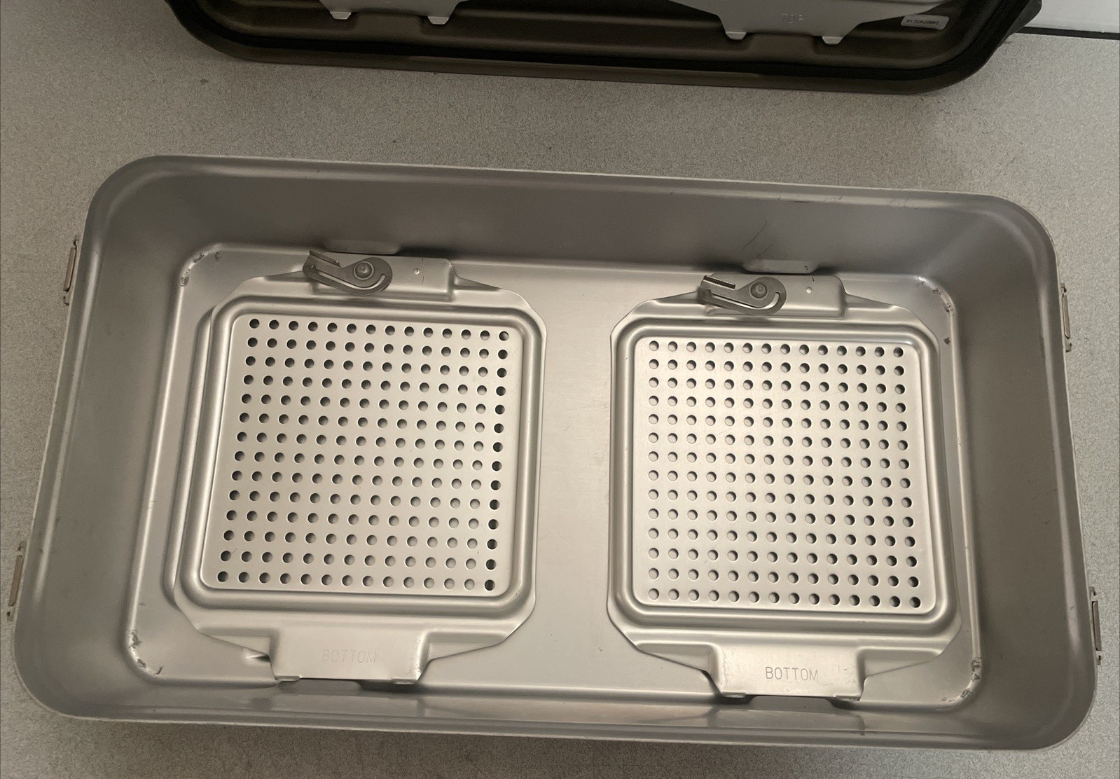 V. Mueller Genesis CD3-5B CD3-5ST Full-Length 23″ x 12″ x 5″ Container w/ Trays