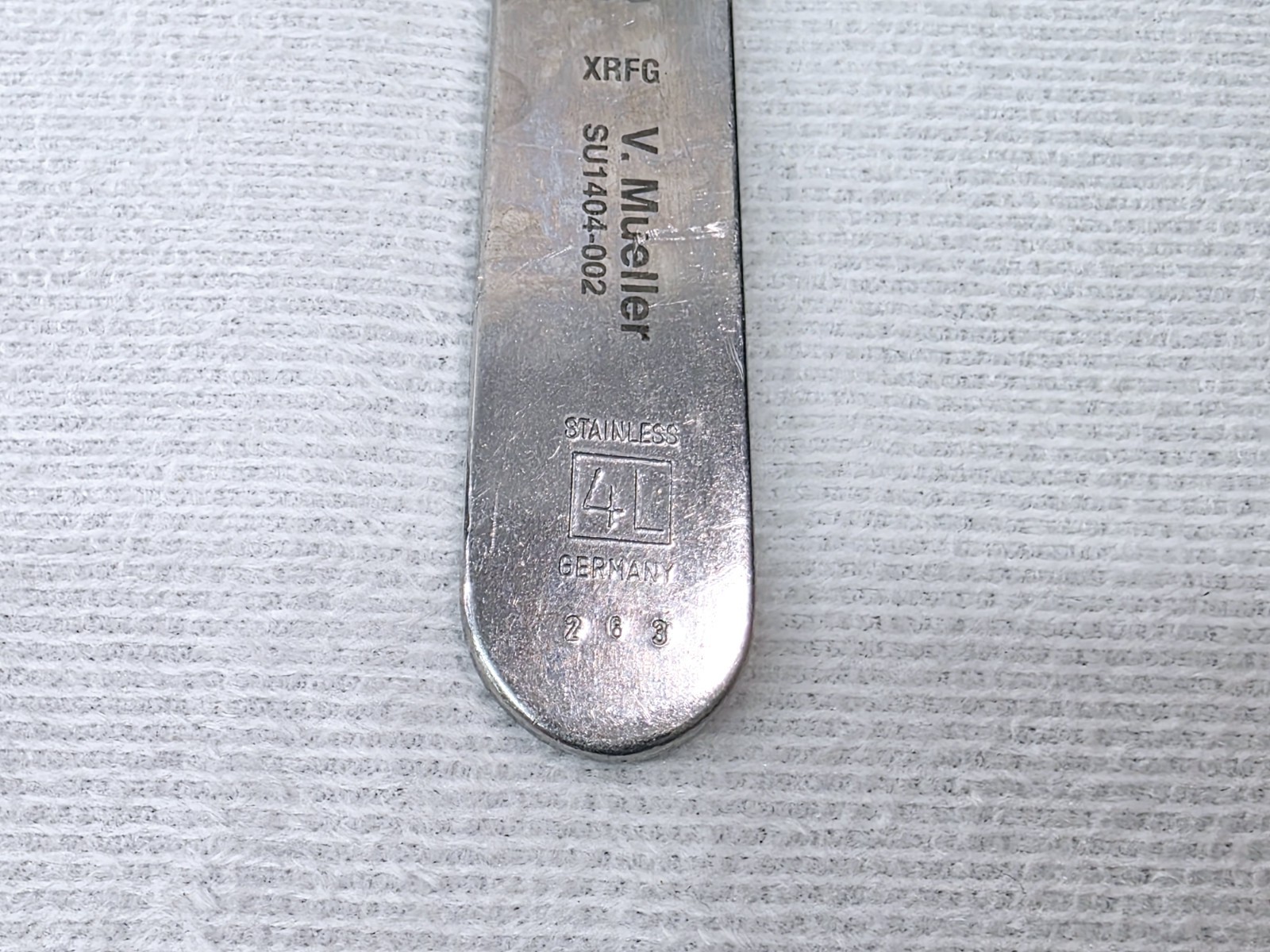 V. Mueller SU1404–002 4L Long Knife / Scalpel / Blade Handle