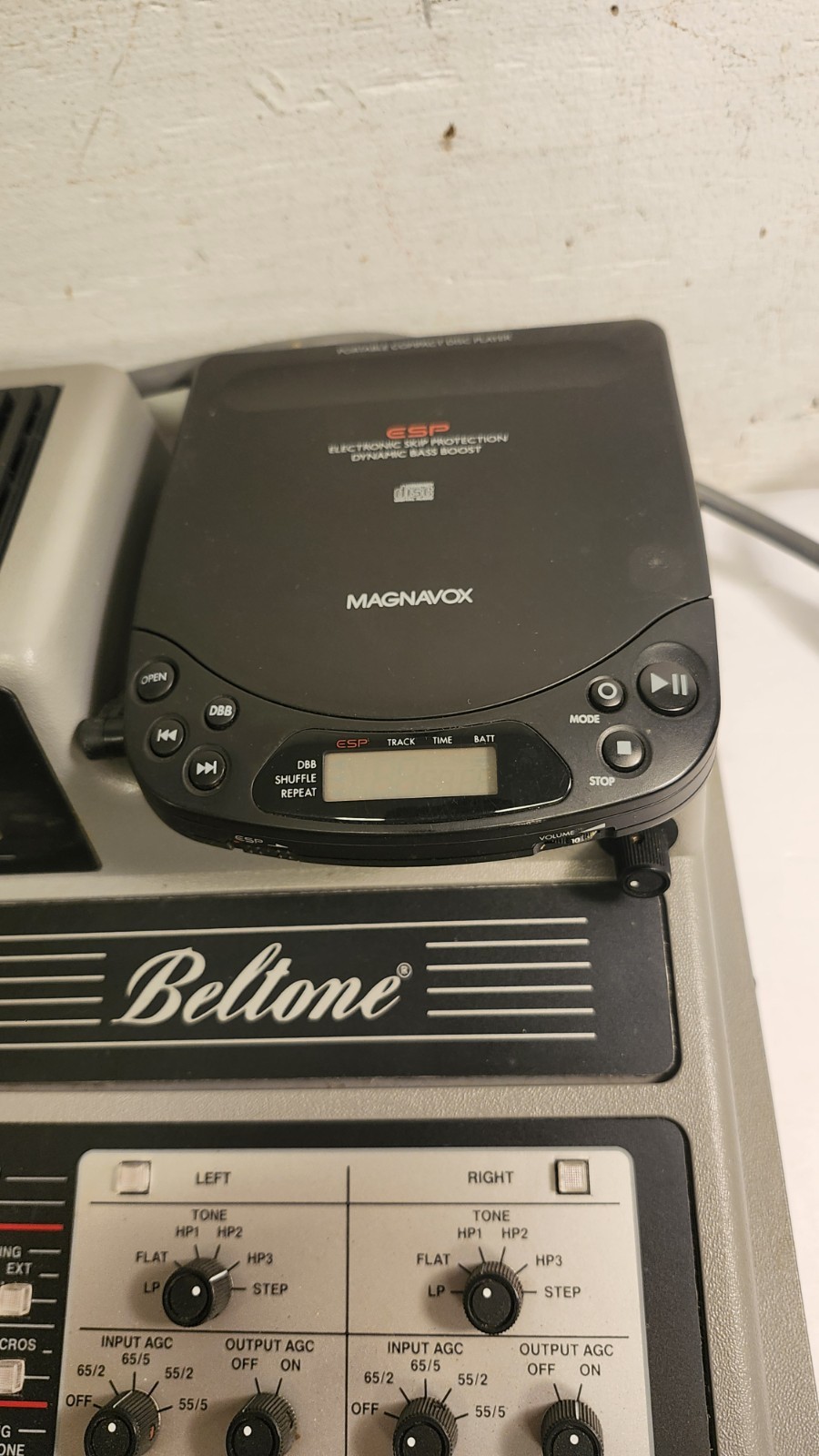 Beltone Master Hearing Audiometer L-211 W/ Headphones Mic Etc. Look