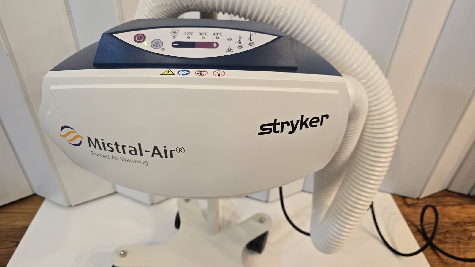 Stryker Mistral-Air Plus MA1100-PM System W/Rolling Stand