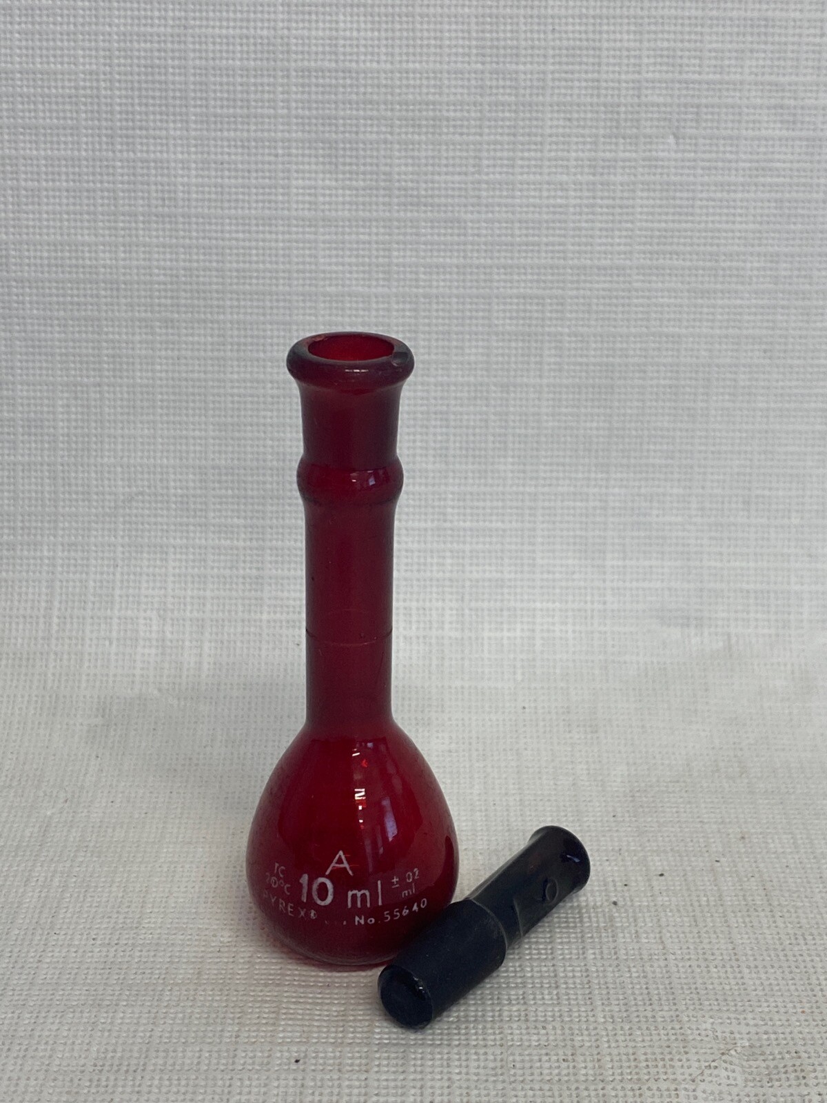 PYREX Red Low Actinic Glass Class A 10mL ±0.02 Volumetric Flask, 55640-10