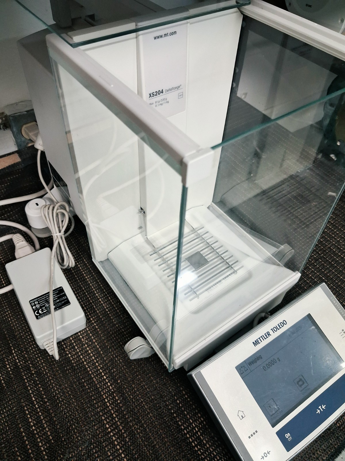 Mettler Toledo XS204DR – DELTA RANGE Excellence Analytical Balance 220 gx0.1 mg!
