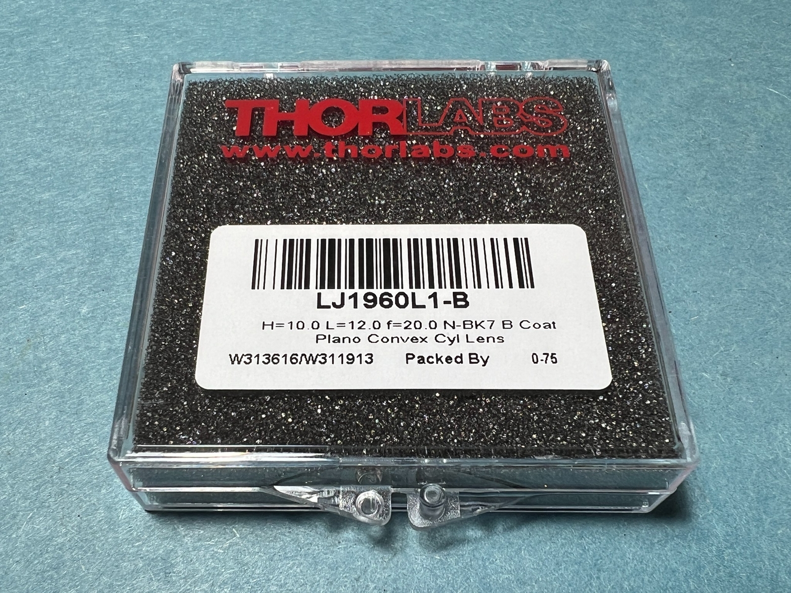 New Thorlabs LJ1960L1-B Cylindrical Lens, 10x12mm, f=20mm, AR 650-1050nm 905nm