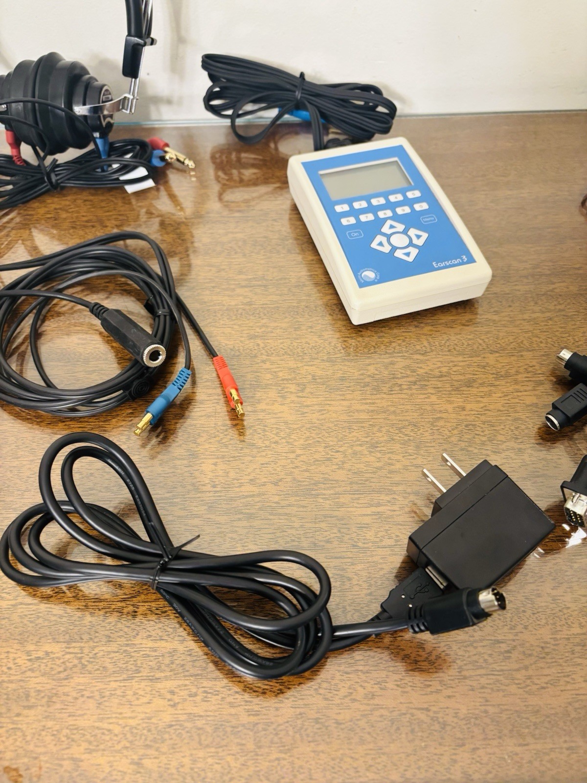 Earscan 3 Audiometer (ES3) with Headset, Response Bottom, AC Adapter & Cords